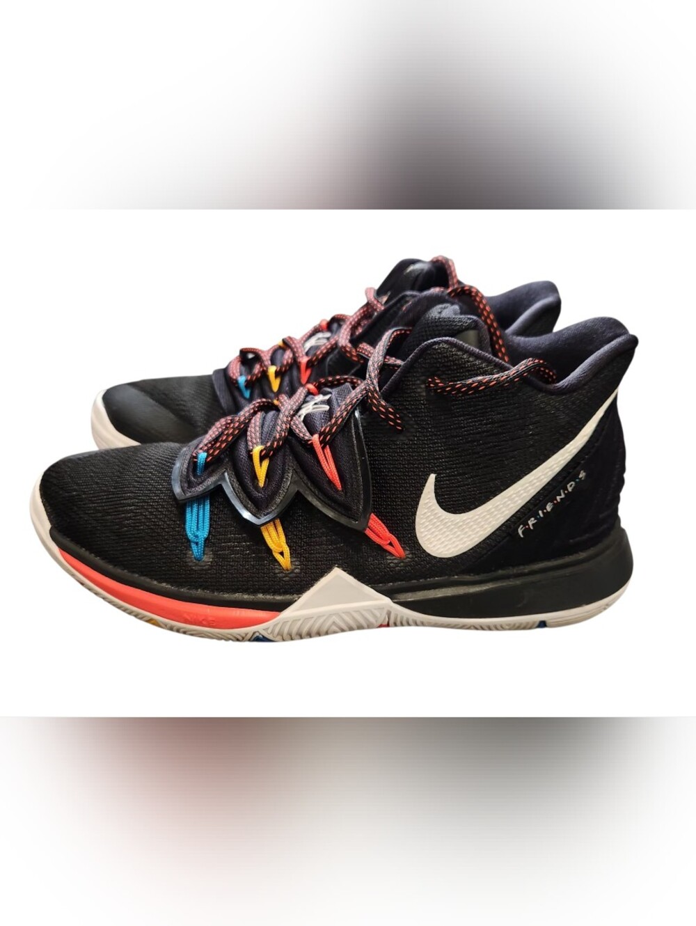 Nike Kyrie 5‎ Friends